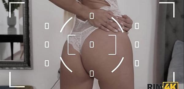  RIM4K. Model thinks a rimjob is exactly what the photographer wants